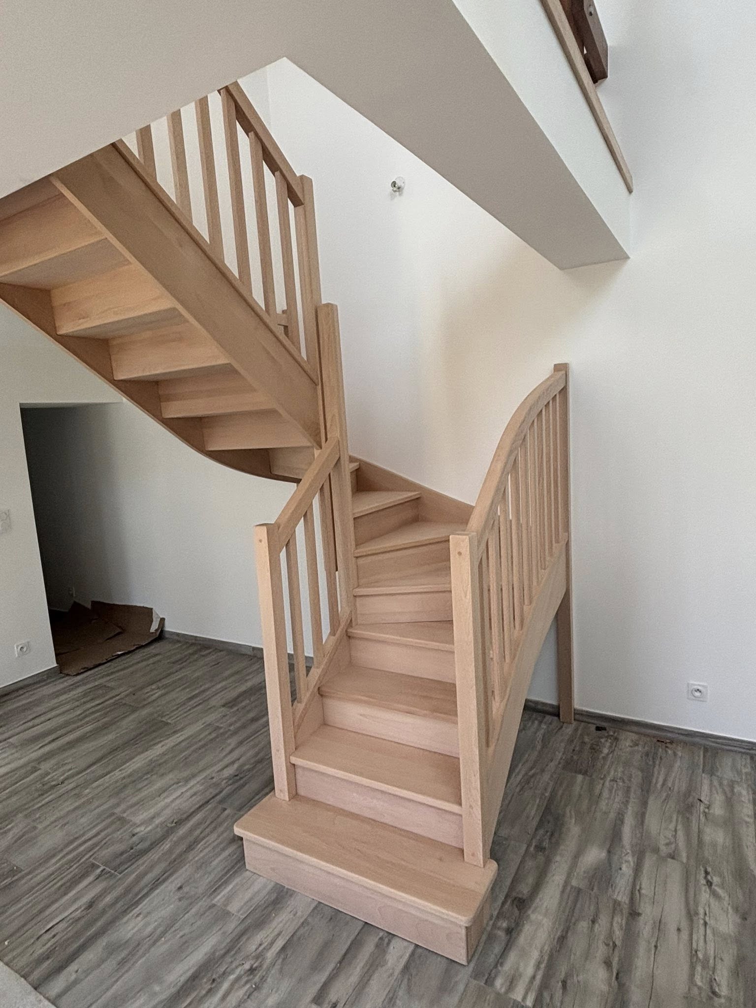 Escalier sur-mesure réalisé par un menuisier au Mans