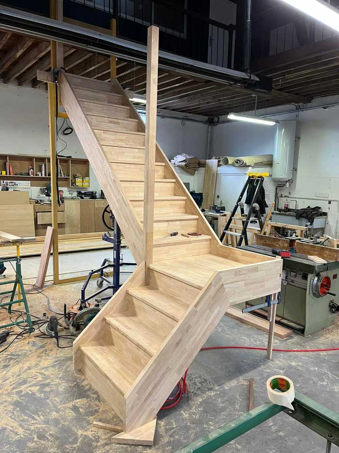 Installation d'escalier par un menuisier