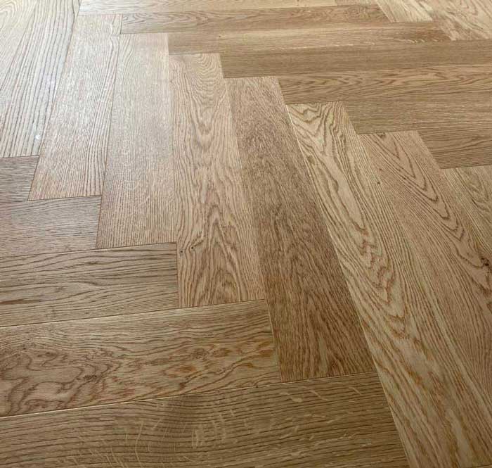 Pose de parquet par un menuisier au Mans