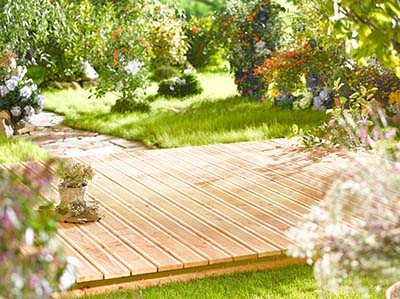 Installation d'une terrasse par un menuisier au Mans