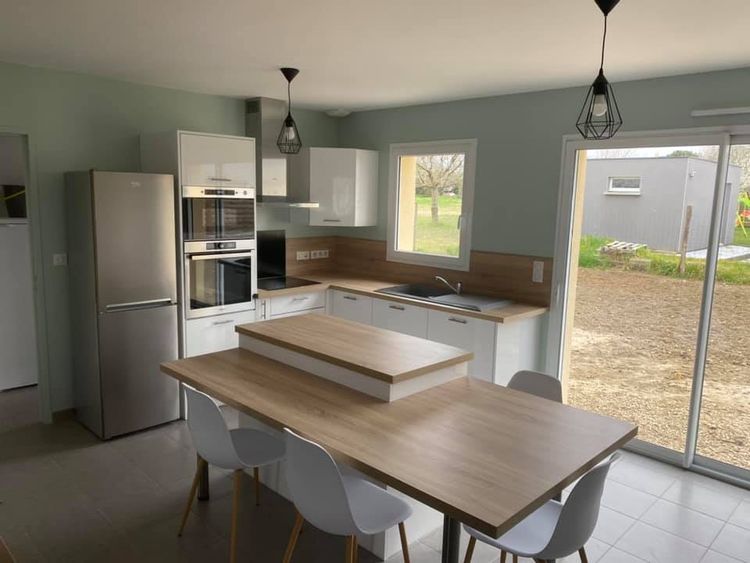 Conception et pose d'une cuisine avec îlot central